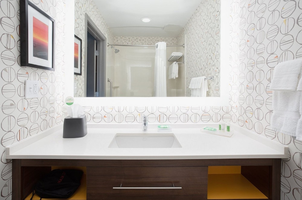Holiday Inn Cincinnati Liberty Way an IHG Hotel 16/44