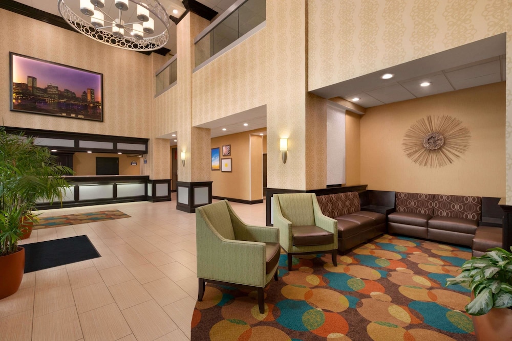 Days Inn By Wyndham Baltimore Inner Harbor 30/52