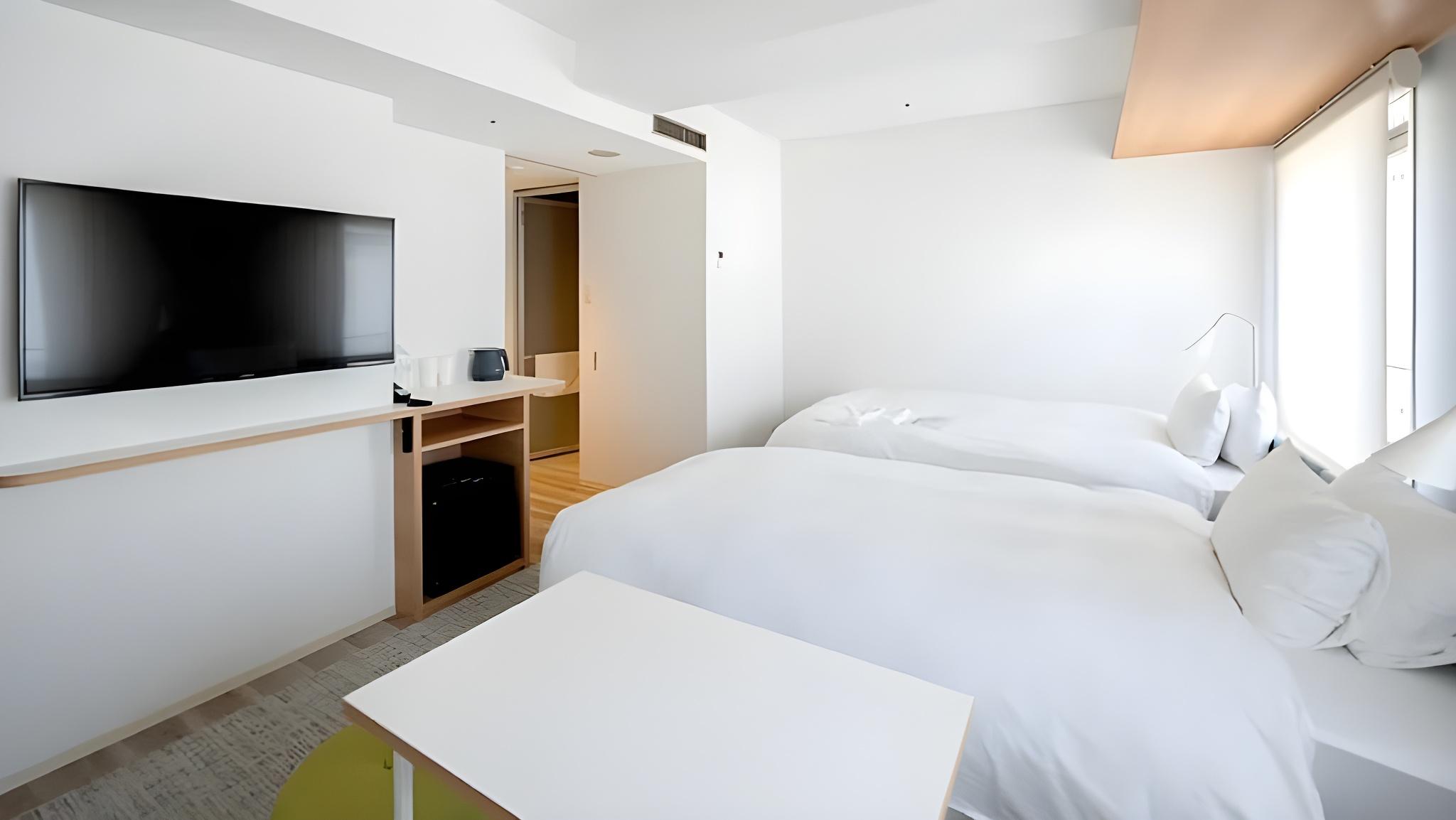 Deluxe, Single, 2 Double Beds