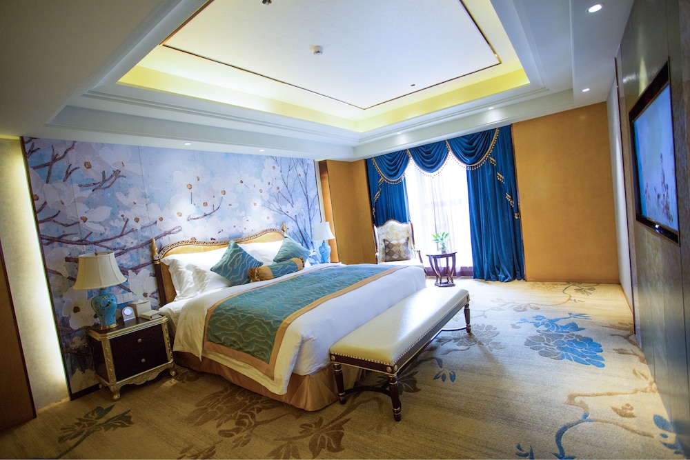 Days Hotel and Suites by Wyndham Ivy Zunyi 7/16