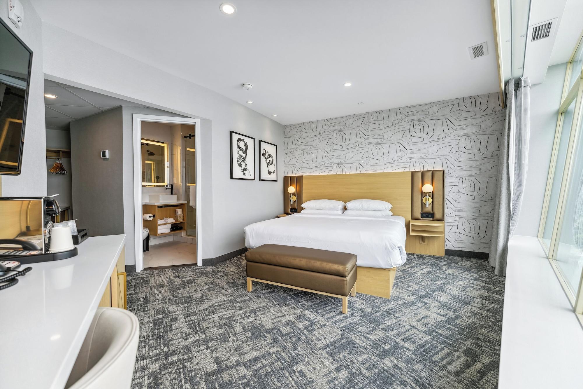 Room, Full Falls View