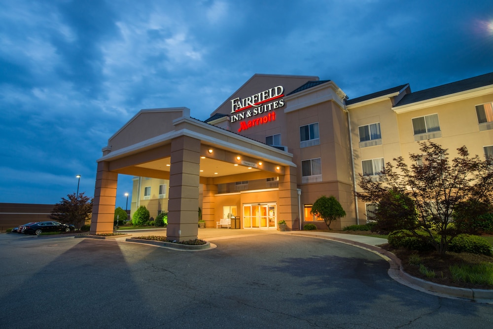 Fairfield Inn And Suites By Marriott Greenwood 3/47