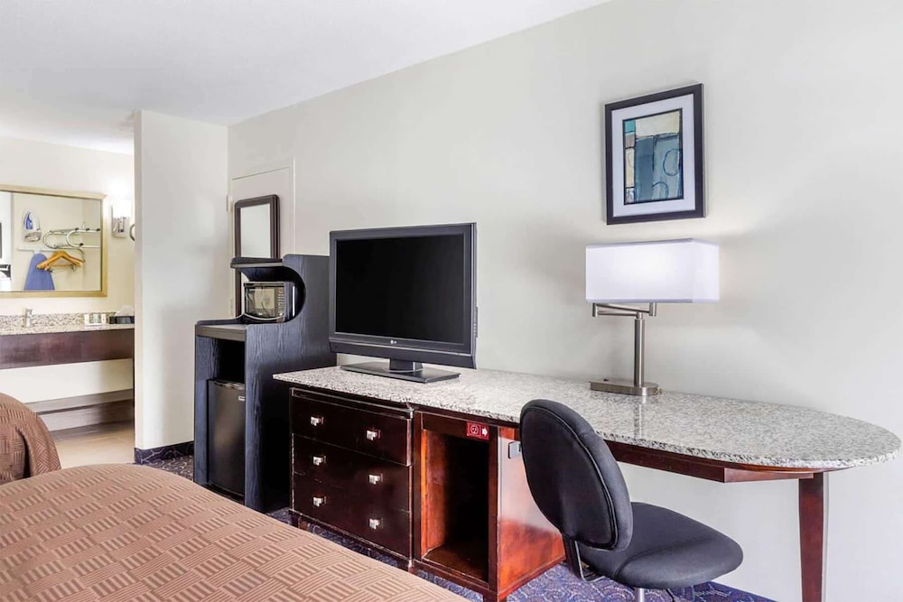 Days Inn and Suites by Wyndham Oxford 27/27