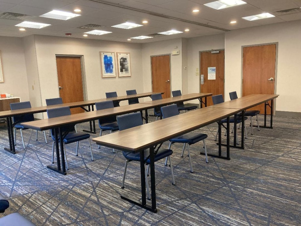 Holiday Inn Express Hotel & Suites Winchester 44/50