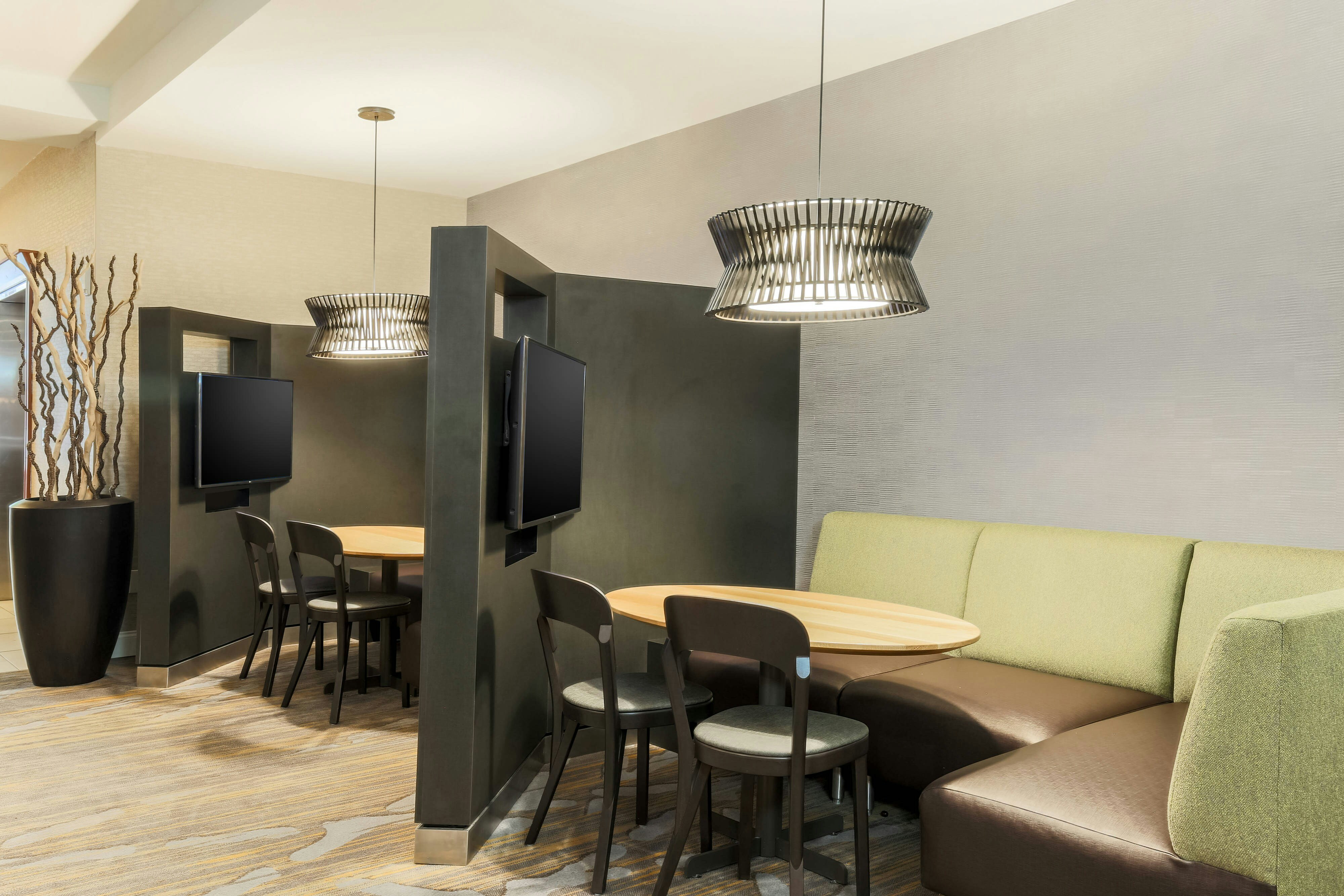 Courtyard by Marriott Pittsburgh Downtown 13/14