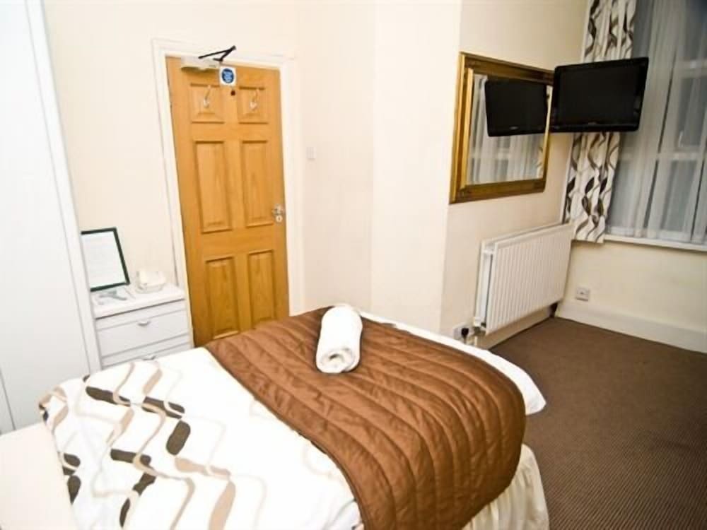 Skylark B &amp; B 26/57