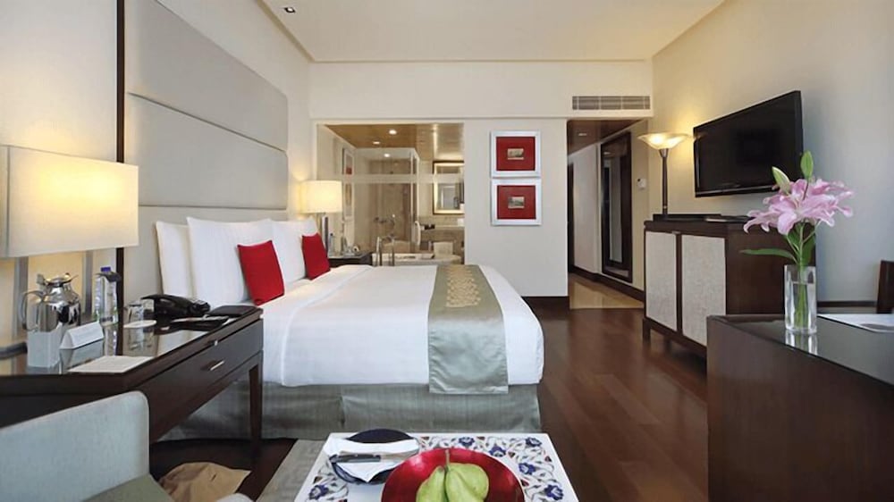 Luxury, Twin Beds, The Oberoi Mumbai 3/4