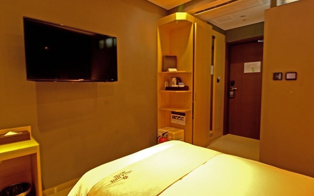 Vella Suite Hotel 20/50