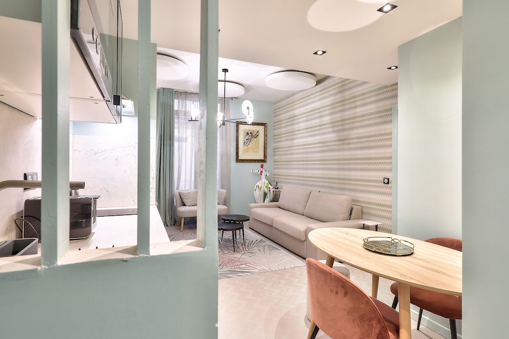 Hotel 33 Marbeuf 48/50