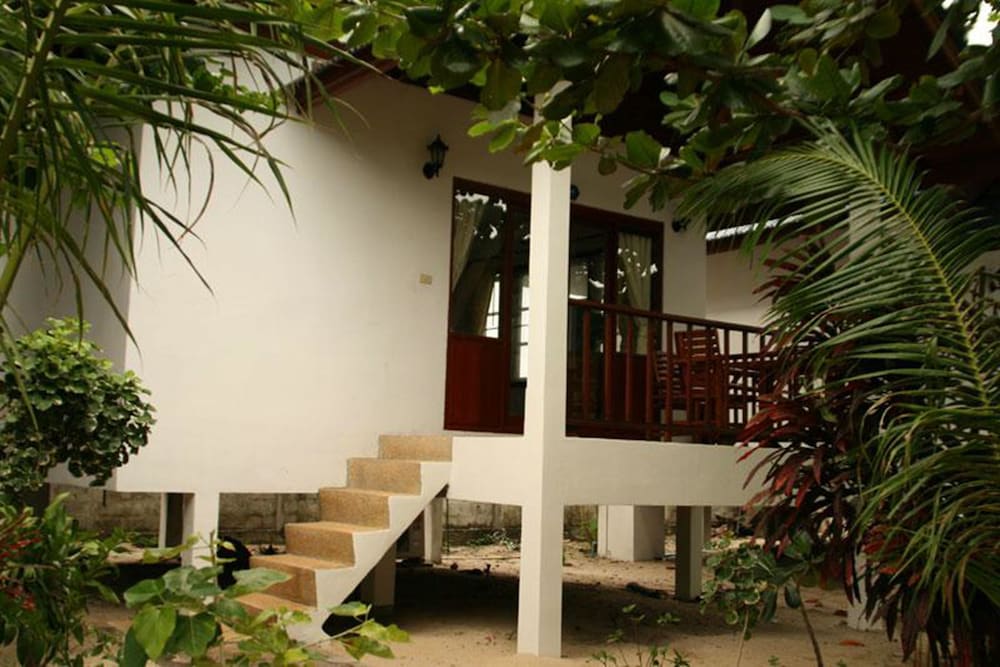 Marina Beach Resort 63/65
