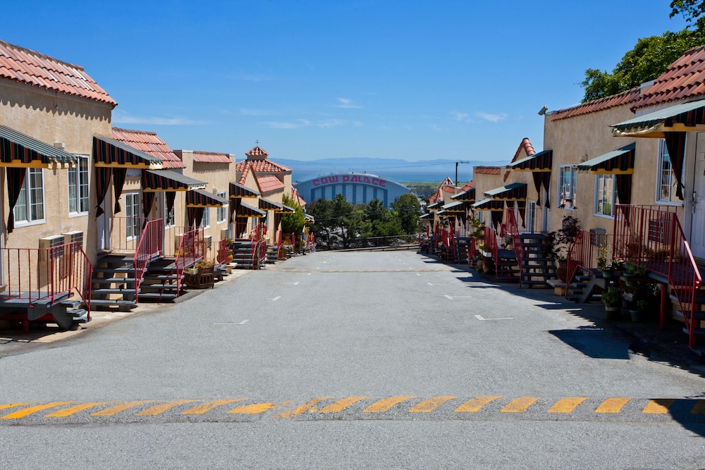 Alpine Inn And Suites 4/42