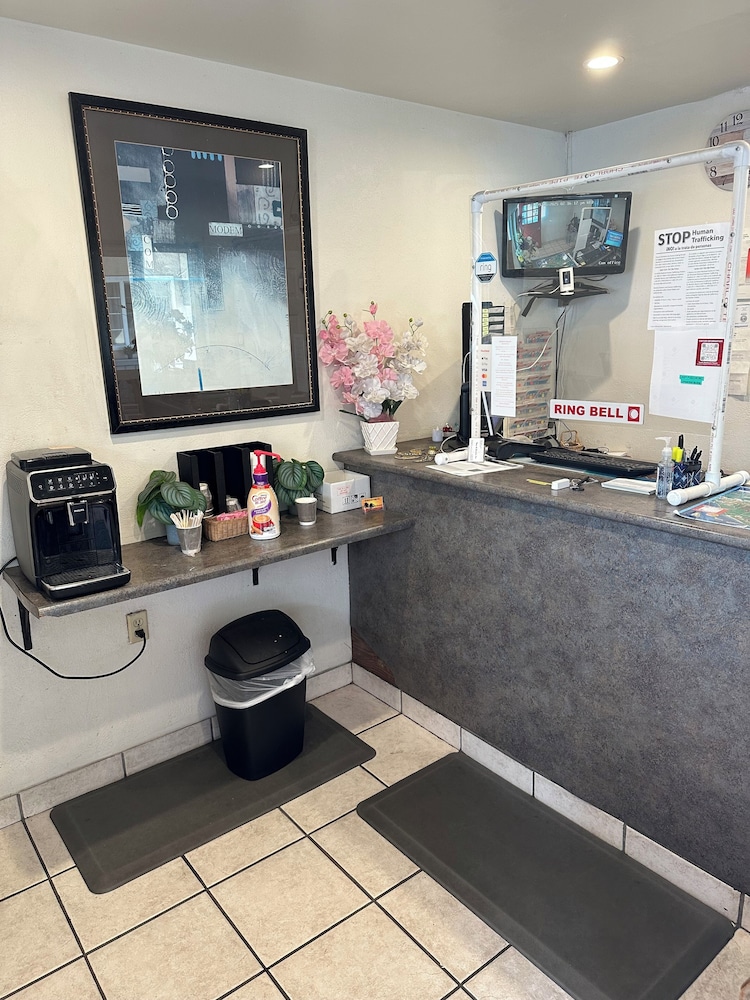 Town and Country Inn 33/50