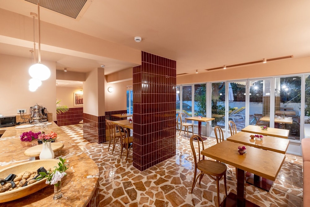 Yonca Anjelika Otel +12 32/50