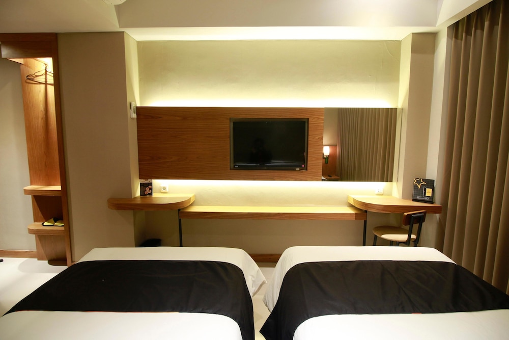 Yellow Star Ambarukmo Hotel 27/42