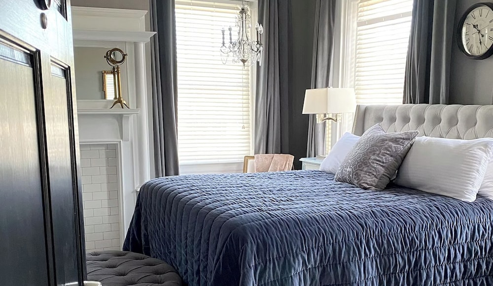 Suite, King Bed