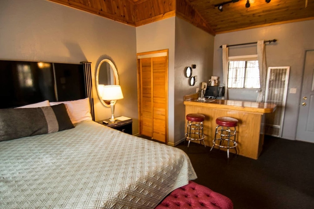 Black Forest Lodge And Cabins 14/50