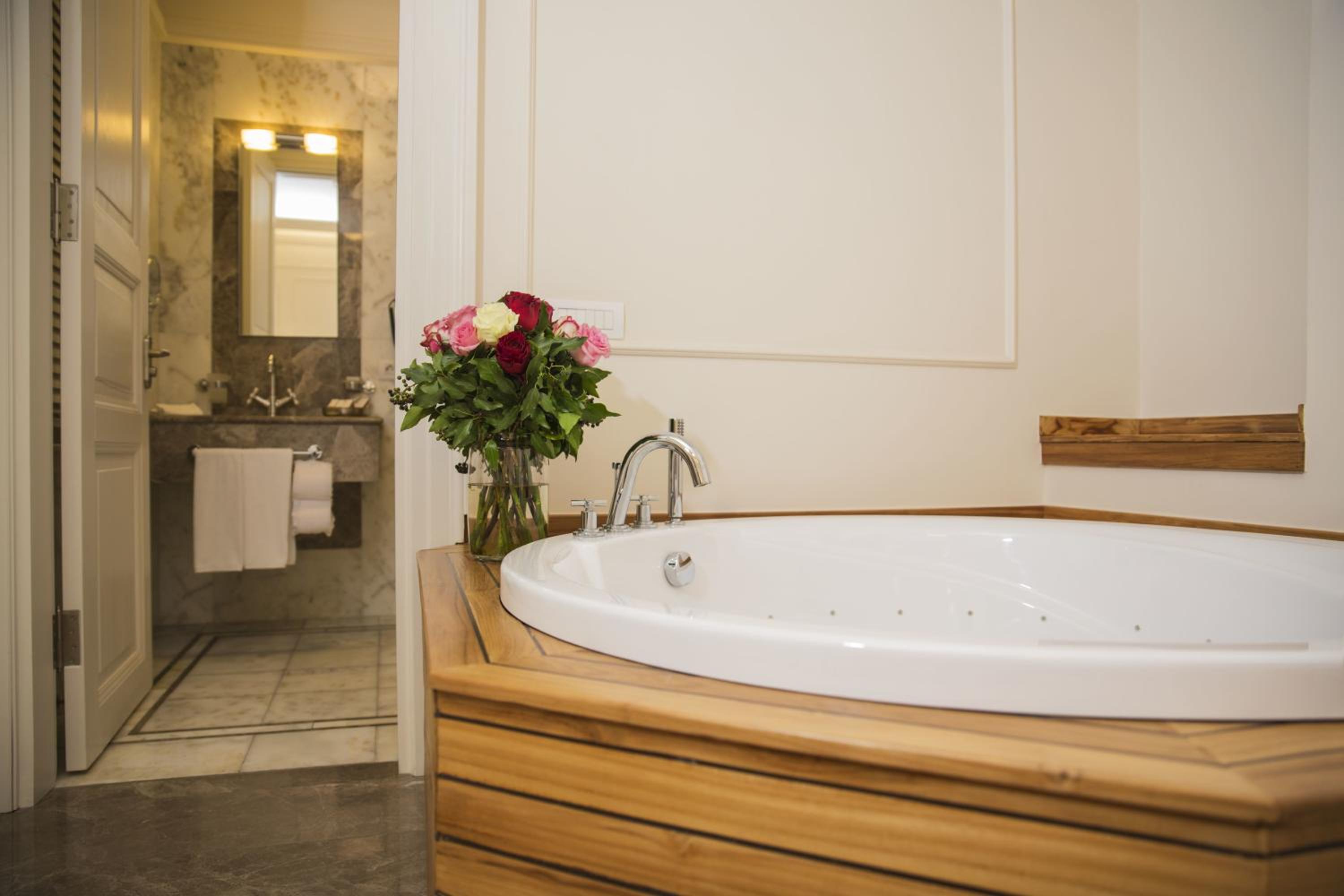 غرفة كلاسيكية بجاكوزي، Corinne Hotel 10/10