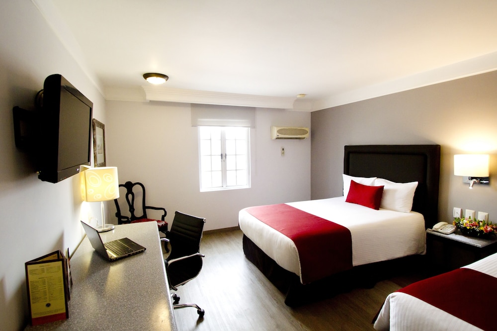 Plaza Camelinas Hotel 24/63