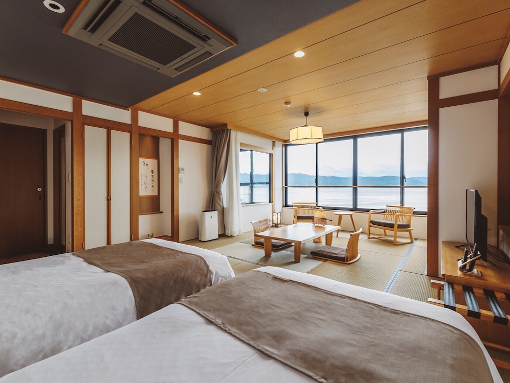 2 Bedrooms, Traditional, Twin Beds, Lake View, Outdoor Bath، Sui Suwako 3/3