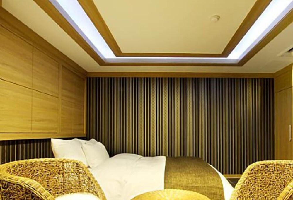 Orsay Hotel 17/38