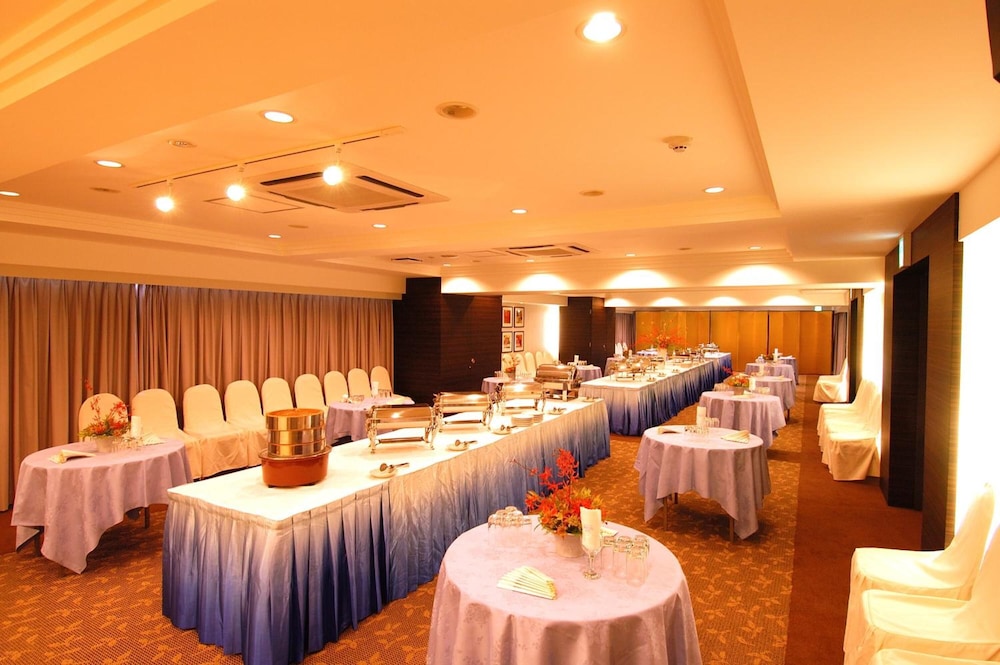 Ryukyu Sun Royal Hotel 56/57