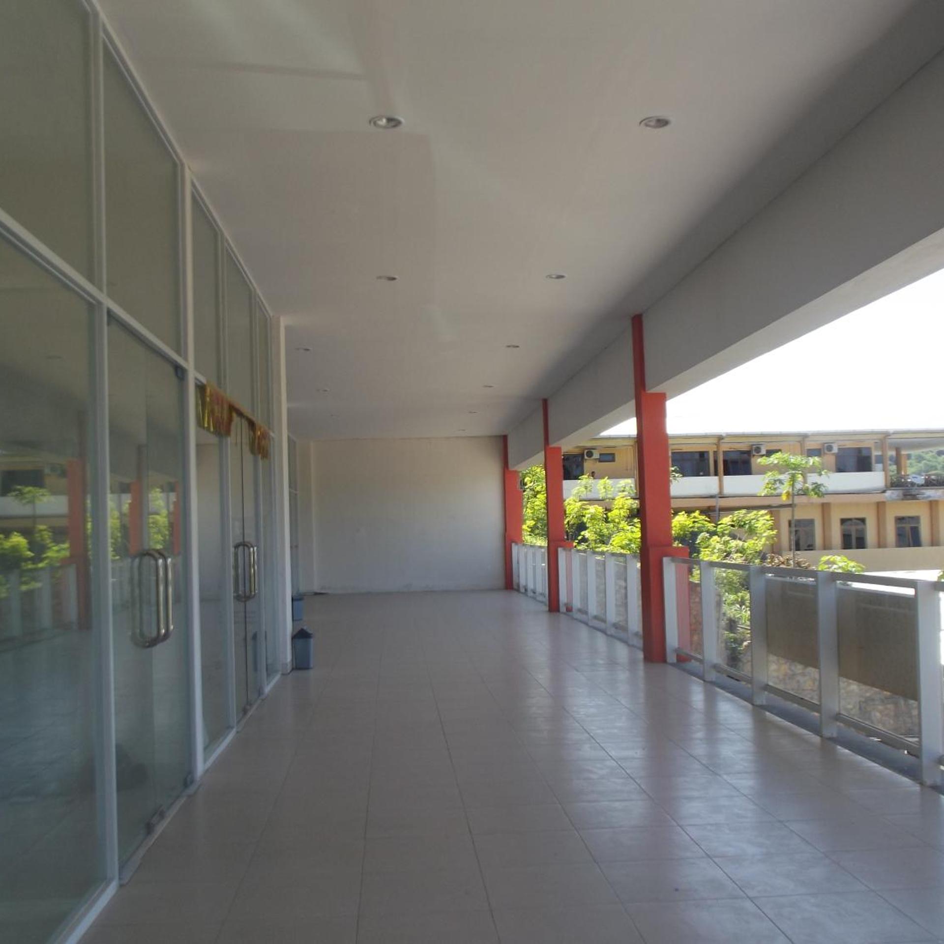 L Bajo Hotel 25/37