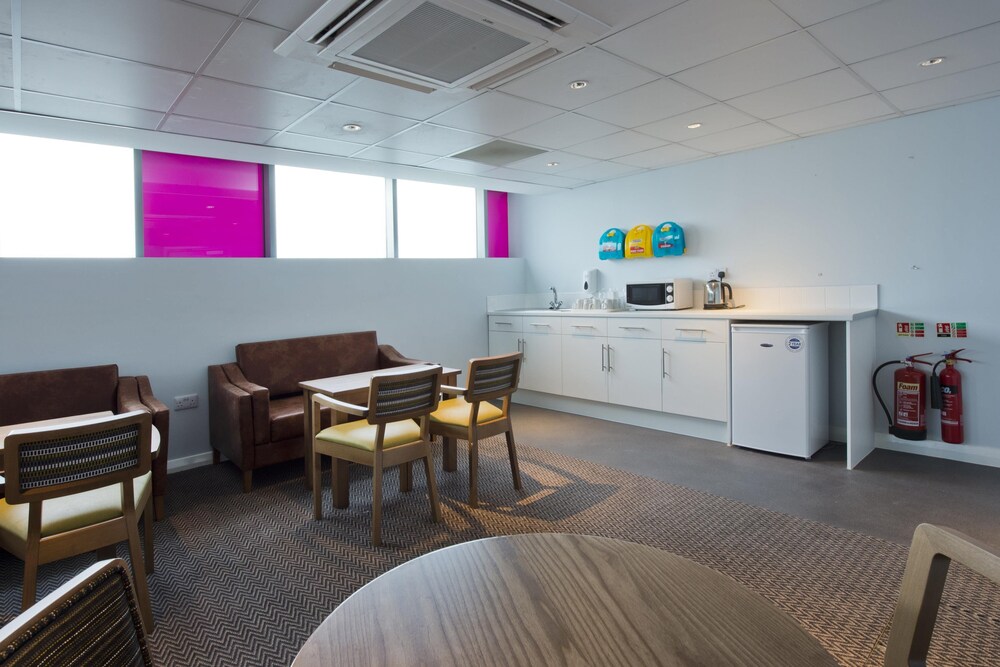 Premier Inn London Heathrow Airport Terminal 4 36/65
