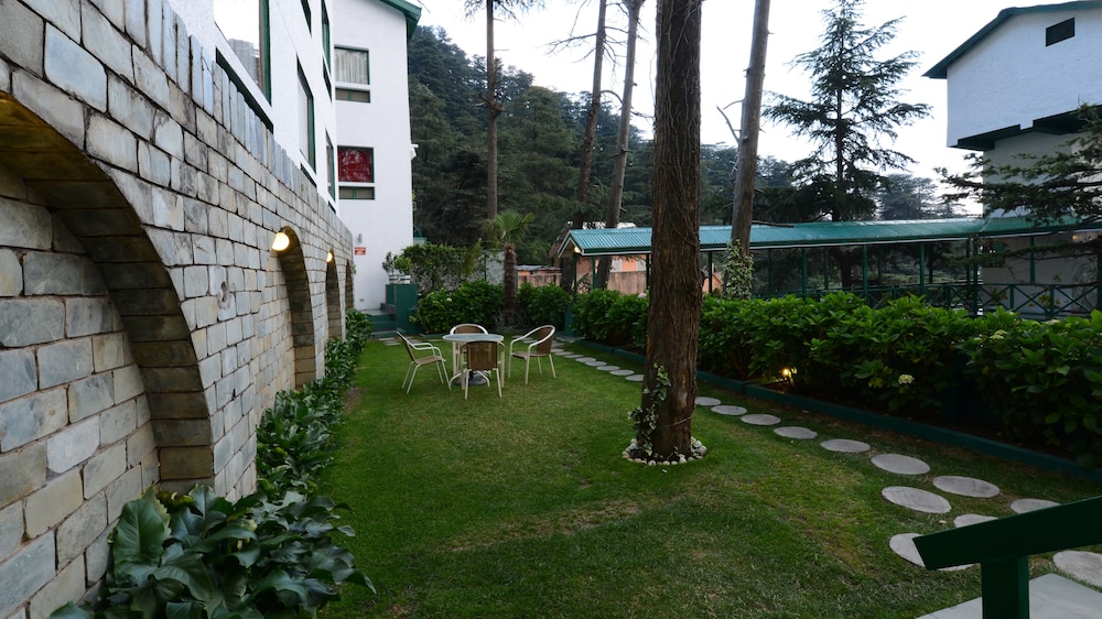 Honeymoon Inn 44/53
