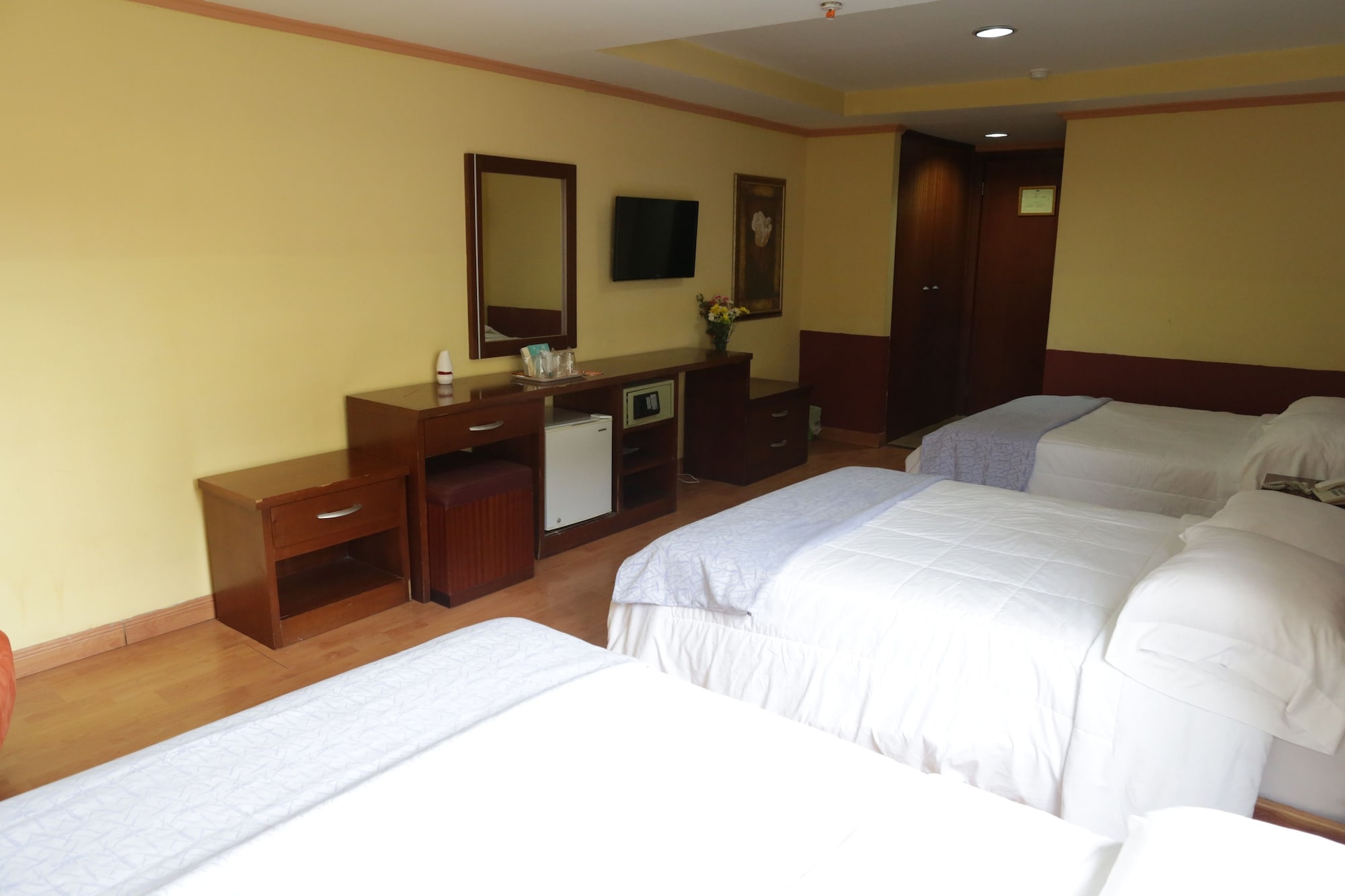 ROOM, TRIPLE
