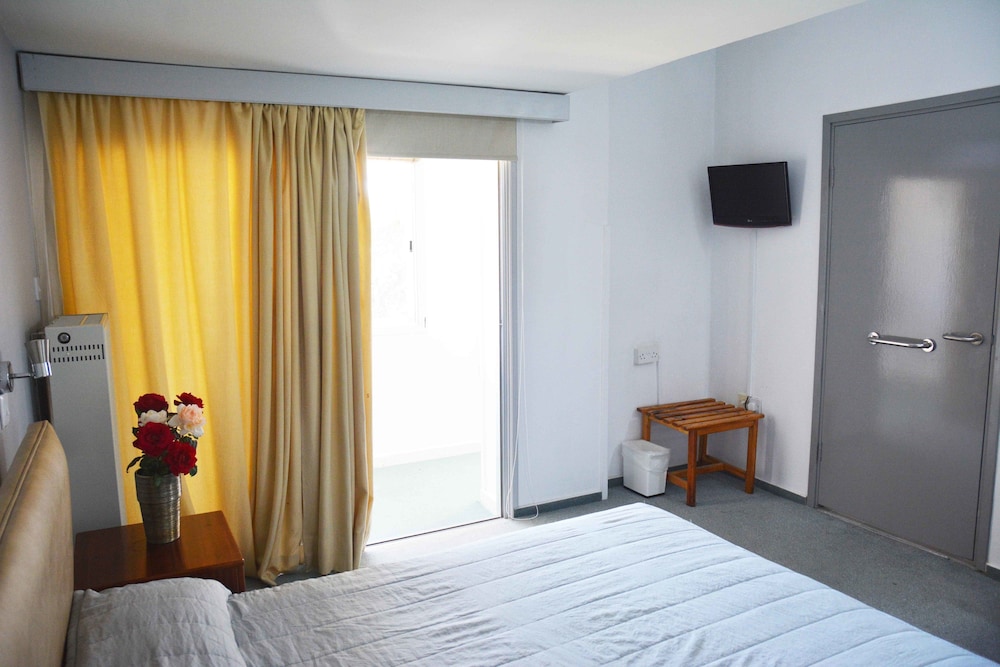 Troodos Hotel 8/50