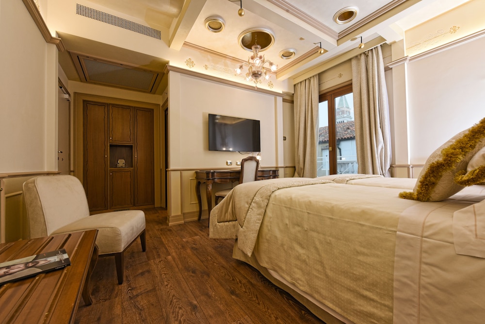 Hotel Monaco & Grand Canal 26/50