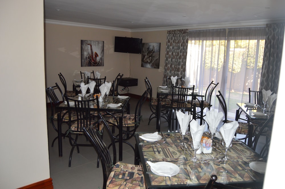 Airport Gardens Boutique Hotel 40/68