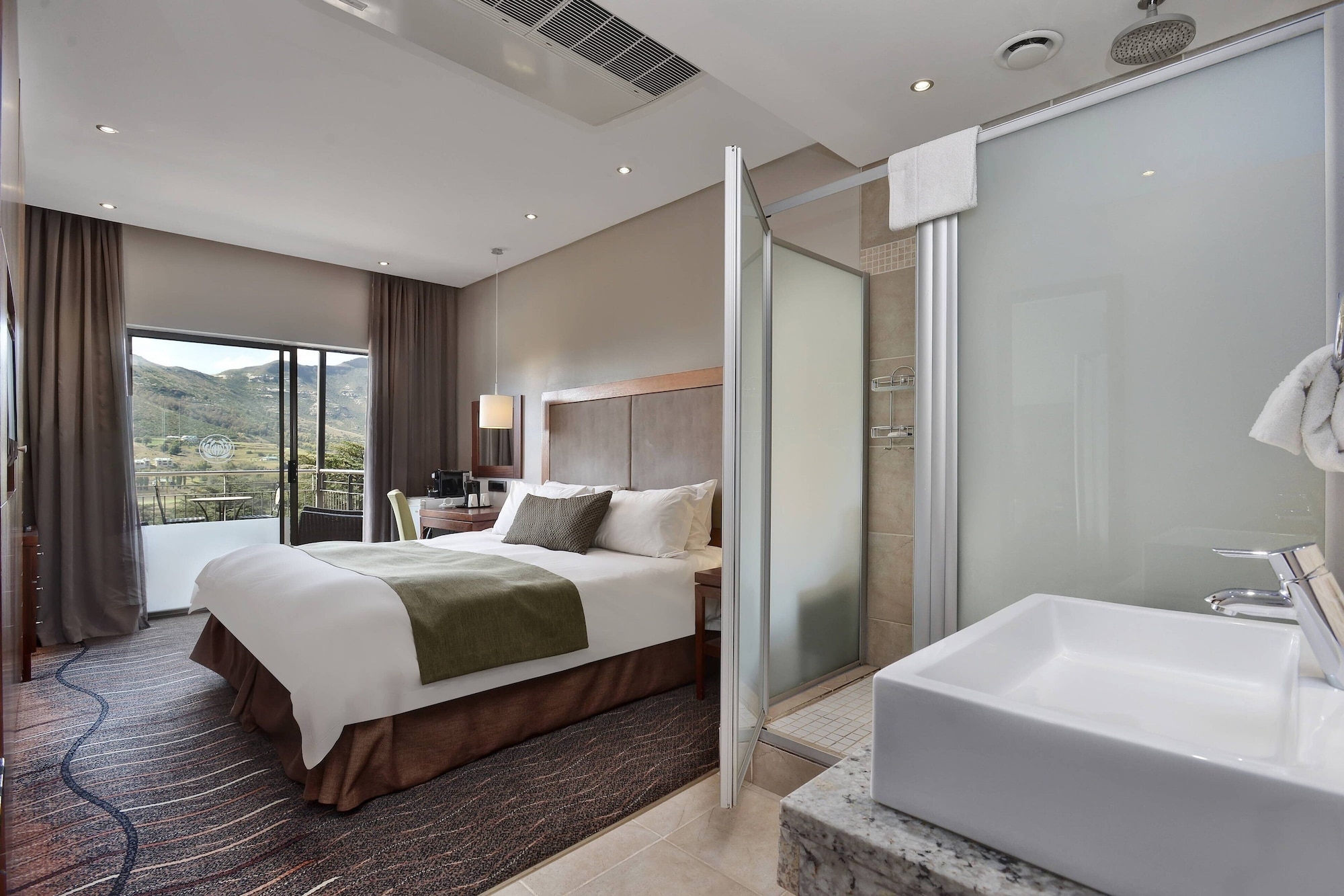 غرفة ديلوكس بسرير كينج بإطلالة على الجبل، Protea Hotel Clarens 8/8