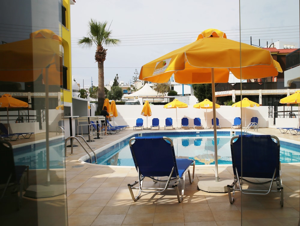 Sea CleoNapa Hotel 16/25