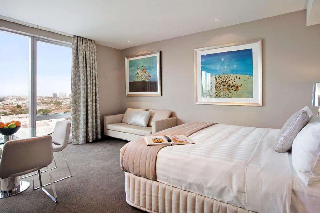 DELUXE, STUDIO, SUITE