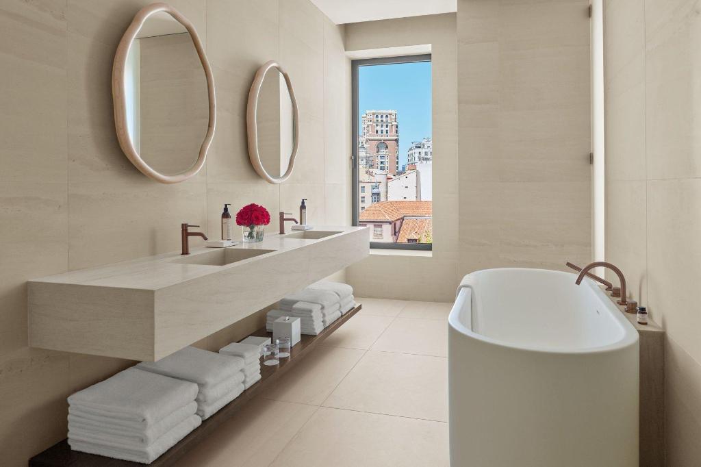 1 Bedroom, Madrid, Penthouse Suite, King Bed, City View, Private Pool