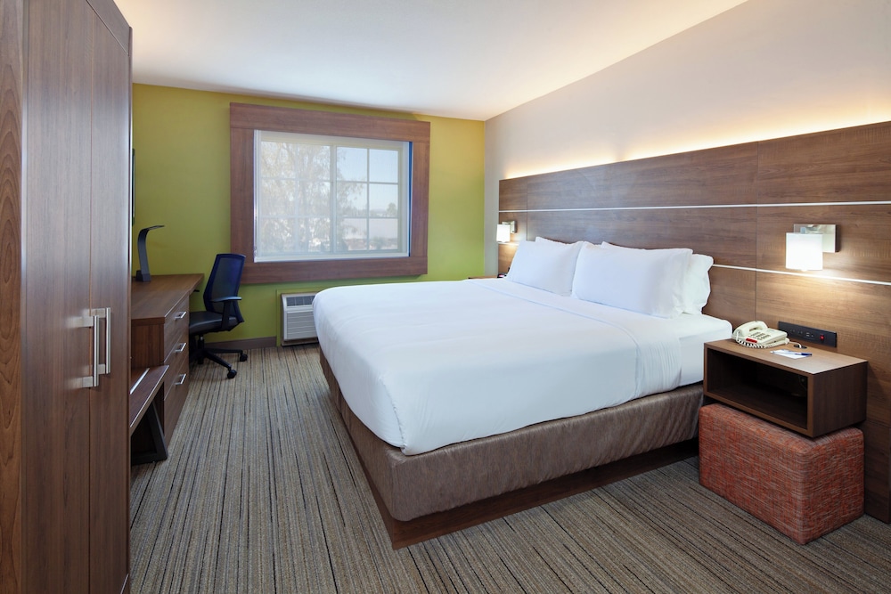 Holiday Inn Express & Suites San Diego-Escondido 22/68