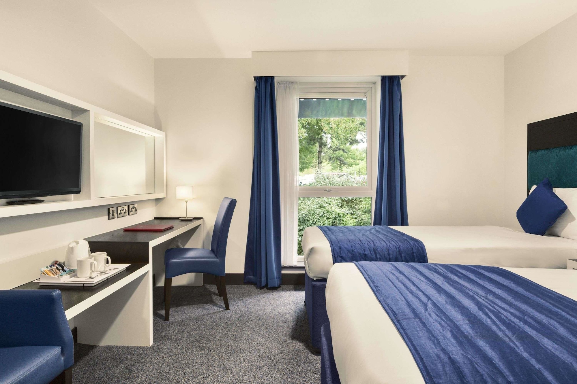 FAMILY, MULTIPLE BEDS