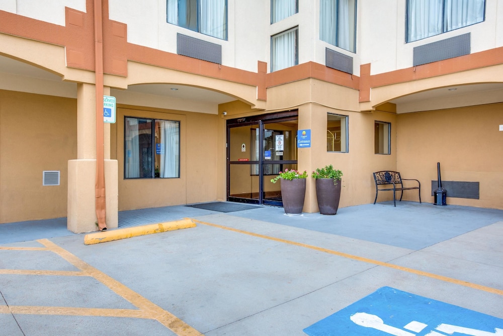 Comfort Inn & Suites Love Field Dallas Market Center 6/37