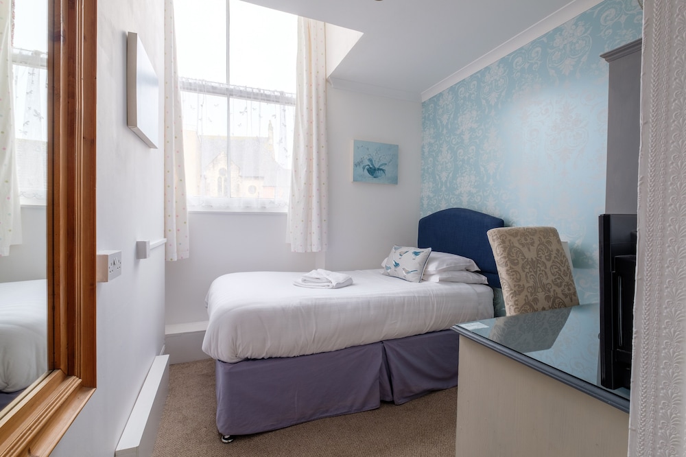 Newport Quay Bed And Breakfast 44/45