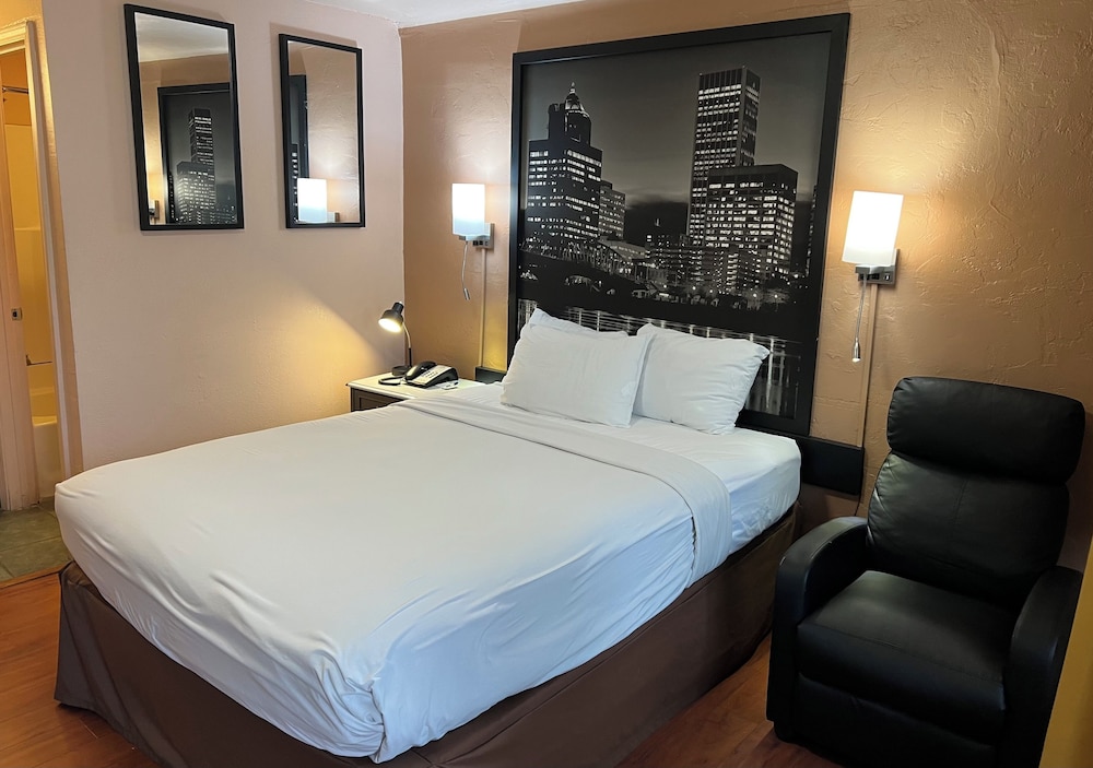 ROOM, QUEEN BED