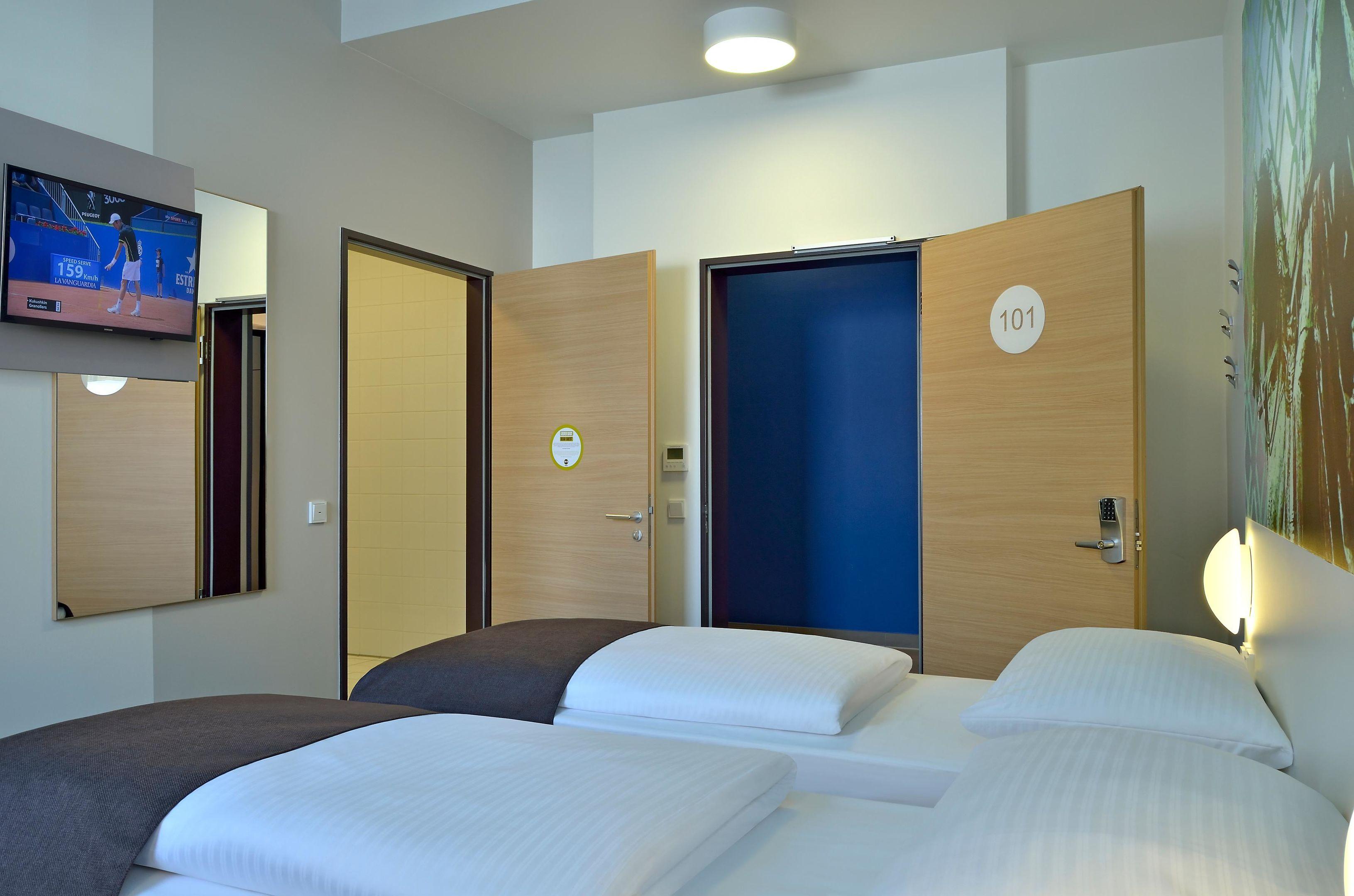 Room, Single, Twin Beds