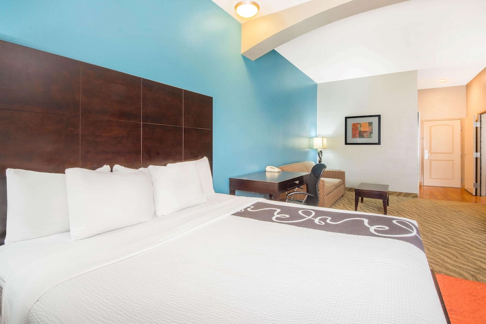 La Quinta Inn Suites Glen Rose 15/55