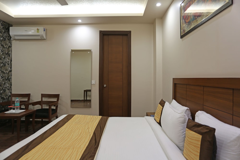 Oyo 5198 Hotel Hcgrand 16/31