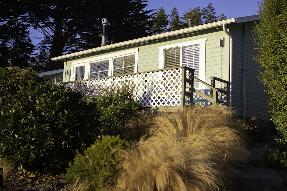 The Inn at Schoolhouse Creek 5/64