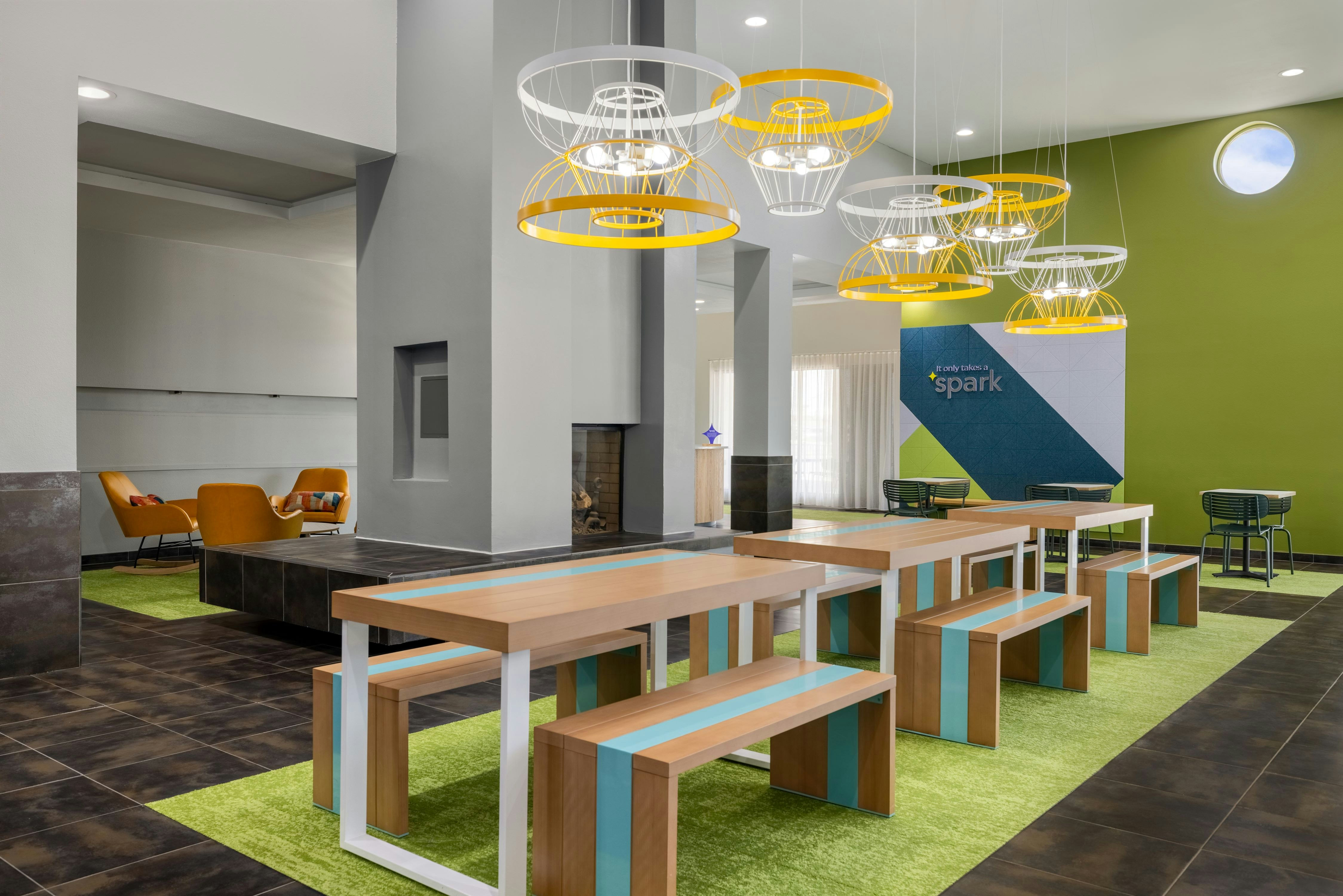 Spark by Hilton Artesia 18/26