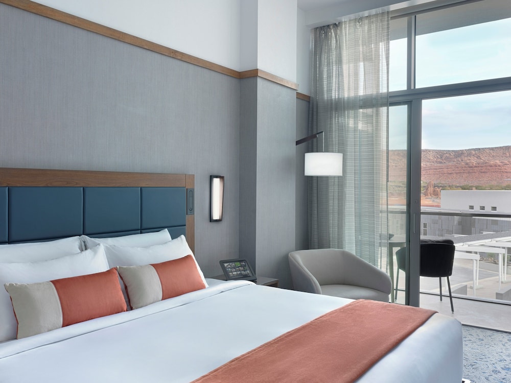 Collection, Junior Suite, King Bed, Accessible