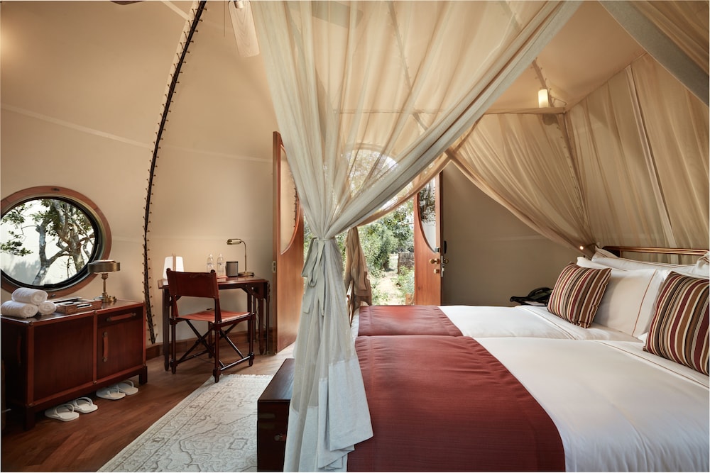 Pool, Cocoon, Family, Suite, King Bed