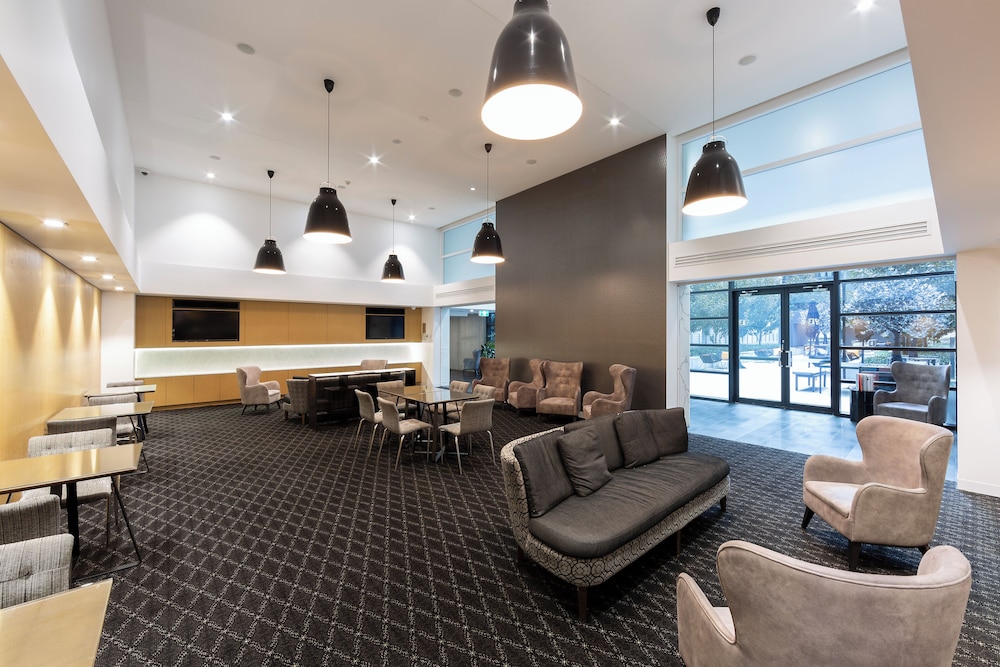 AVENUE HOTEL CANBERRA 42/59