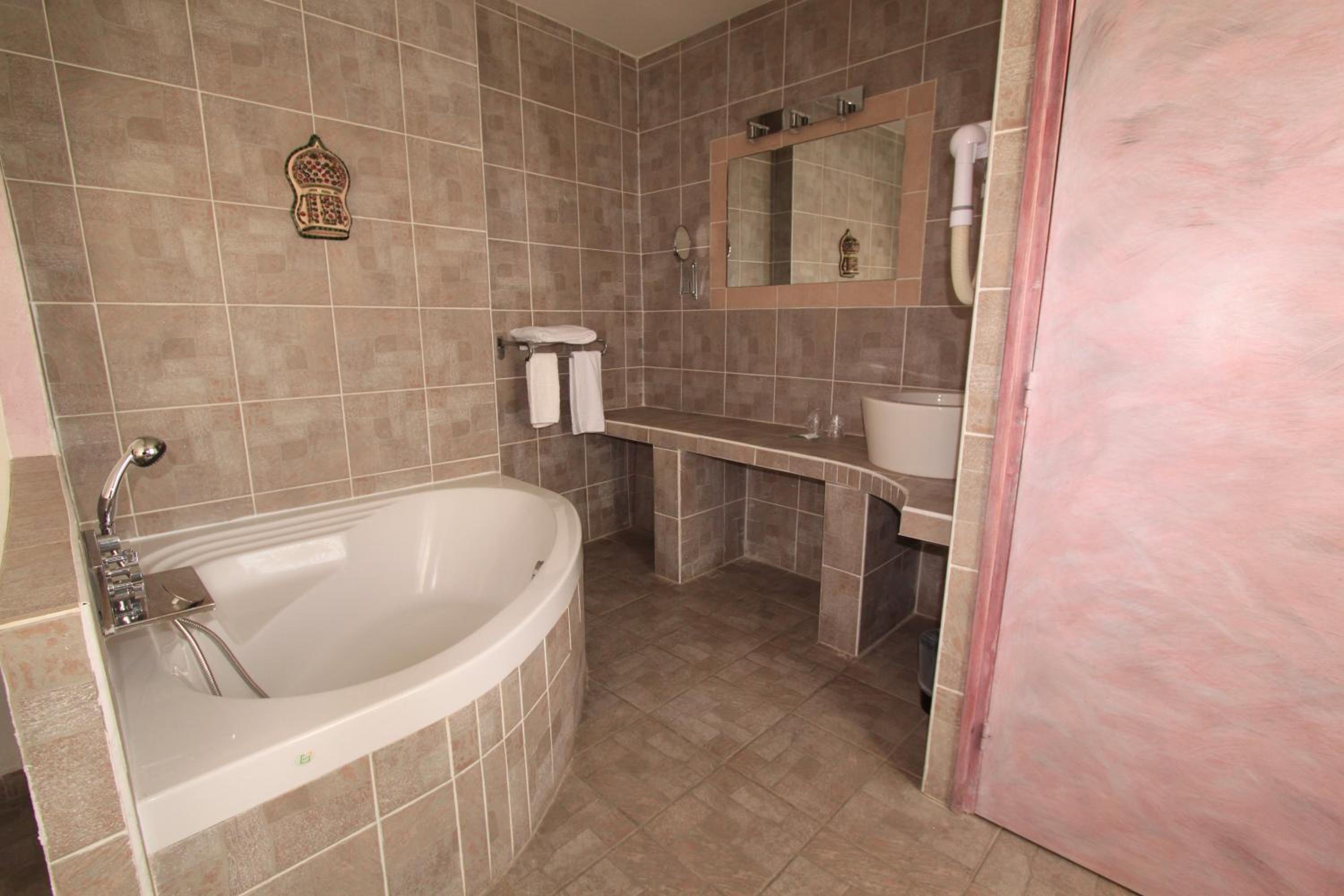 P'TIT DEJ-HOTEL MARTIGUES LE 5 54/57